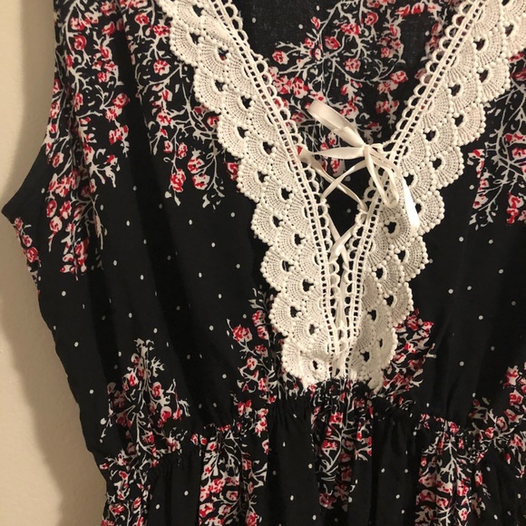 Light + Airy black red white sleeveless midi dress - Picture 4 of 7